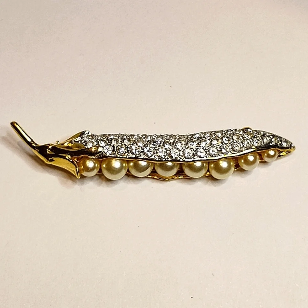 Vintage Carol Lee Gold Tone Metal Simulated Pearls and Diamante Crystals‎